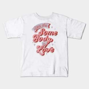 You are somebody to love Kids T-Shirt